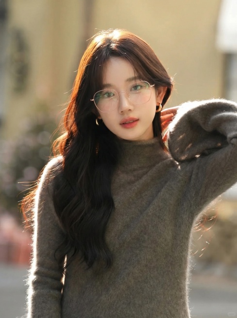 把图2的眼镜戴在图1的脸上，图1图片整体不变，眼镜细节大小不变，自然佩戴效果，图片尺寸3:4，保持模特不变，眼镜细节保留清晰可见，眼镜结构区分清晰，镜片与人物融合自然。预览效果