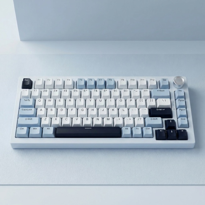 将图1键盘的配色替换为图2键盘的配色，保持图1的键盘外形、浅蓝色桌面、浅灰色背景、光影、构图完全不变预览效果