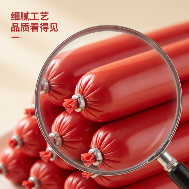 [主图 3] 猫咪营养肠产品细节特写展示。
[氛围风格] 延续统一的商业产品摄影风格，高清写实质感；
[画质] 微距特写，商业摄影质感，纹理清晰细节锐利，画面干净高级。
[元素] 采用放大镜特效放大展预览效果