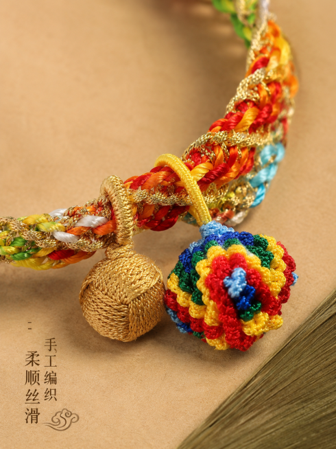 「图片1」，生成一套主图（5张），商品名称是端午节五彩绳，卖点是色泽鲜艳明亮，柔顺丝滑，风格是端午节日氛围风，适配淘宝/天猫平台，主图比例为3:4预览效果