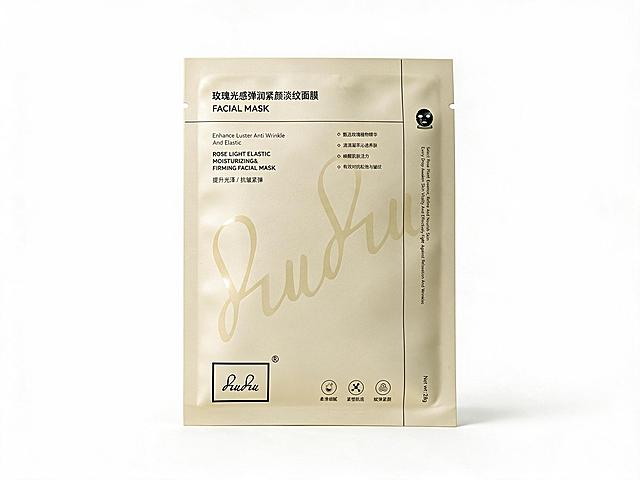 产品精修, 产品置于纯白背景上, 专业商业棚拍光, 5500K标准中性白光, 轮廓光, 体积光, 曝光正确, 强烈真实立体感, 清理灰尘、污渍、指纹、油污、胶痕和霉点, 明显提升商品表面洁净度, 让表面从脏旧发闷变为干净可售卖状态, 提升商品洁净度和商业新品感, 清除旧痕、灰暗、脏斑和不均匀色块, 严格锁定原图商品颜色, 锁定原图商品颜色, 颜色以输入图为唯一参考, 分段部件颜色边界按原图锁定, 锁定原图商品轮廓、件数、部件位置、连接关系、标签文字和可见功能细节, 只做精修不重绘结构, 软管压边、管口、盖体、罐口、肩线、标签和容量比例与原图一致, 禁止改开口方向、改盖型、拉伸瓶身或重排文字, 橡胶/发泡质感自然, 柔和反光, 弹性观感真实, 细腻颗粒清晰, 正视图, 严格保持原图透视, 严禁扶正, 严禁镜像翻转, 比例4:3, 3D渲染, 精准还原产品包装材质, 盒身光影立体感强, 提升整体质感和高级感, 盒身标签文字清晰锐利, 光线柔和均匀, 突出产品精致感, 符合电商主图标准