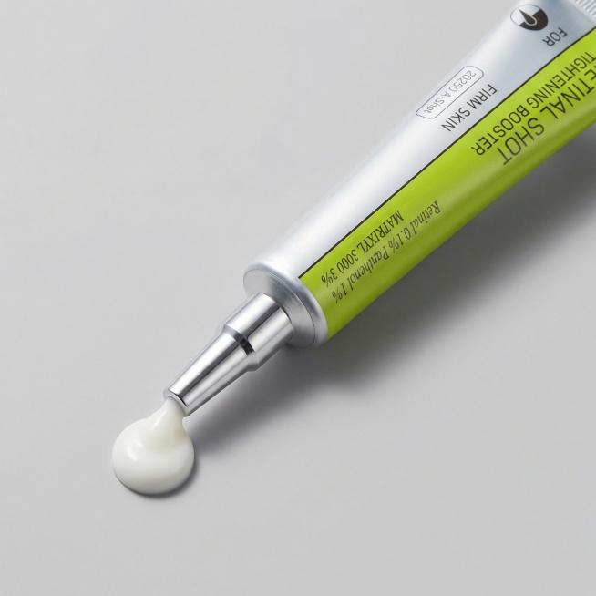 以图中的视黄醇眼霜为元素,欧美女人使用视黄醇眼霜紧致眼部,设计6张跟视黄醇眼霜有关的图,物体主体特征不变,英语,比例 「1:1」预览效果