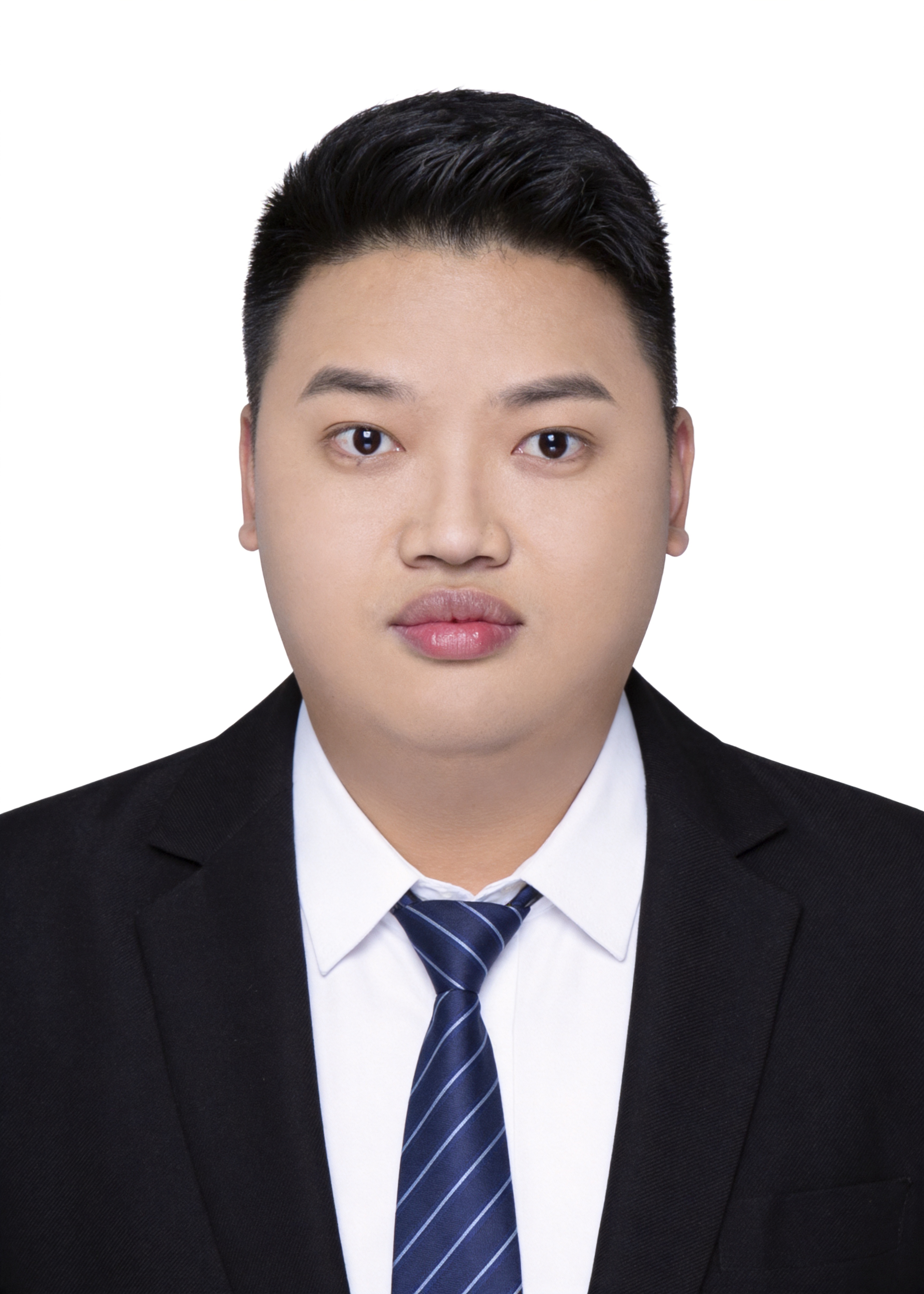 保留第一张图中人物发型、脸型、年龄特征生成标准样式纯正面证件照… - 图片创意预览