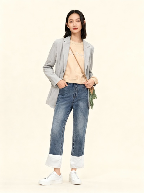 把这套衣服穿在模特身上预览效果