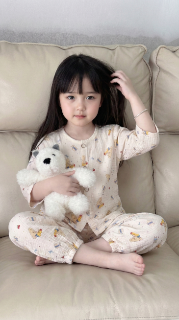 一个手摸头发预览效果