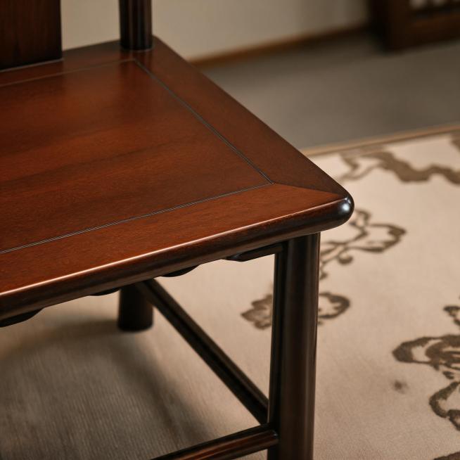 生成椅座边角部位的局部特写，展示木质包边和打磨细节，保留新中式风格预览效果