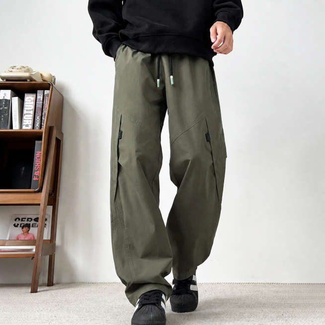 去掉图片左上角的Dickies品牌logo和文字，保持整体画面风格和商品细节不变，图片裁剪为1:1比例，不影响图片美感，保留工装裤商品的完整展示预览效果