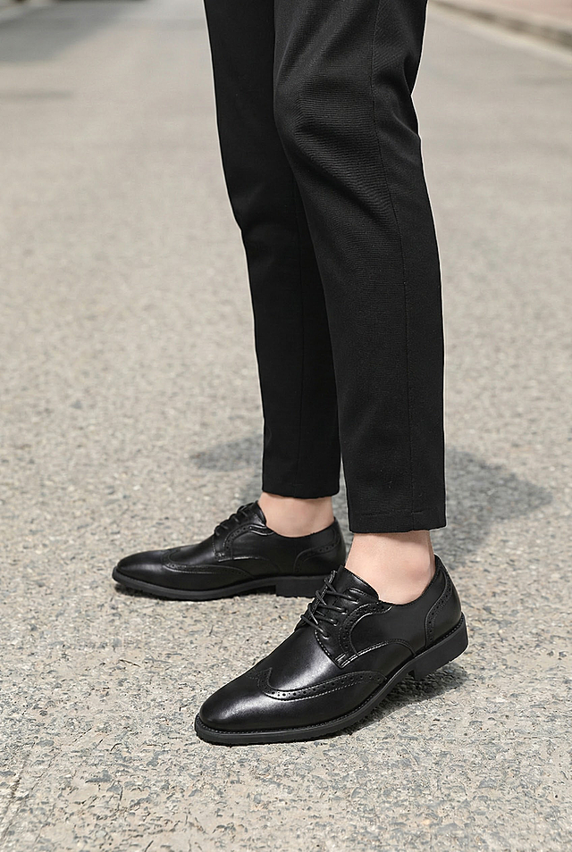 把图片背景改为站在浅灰色路面上