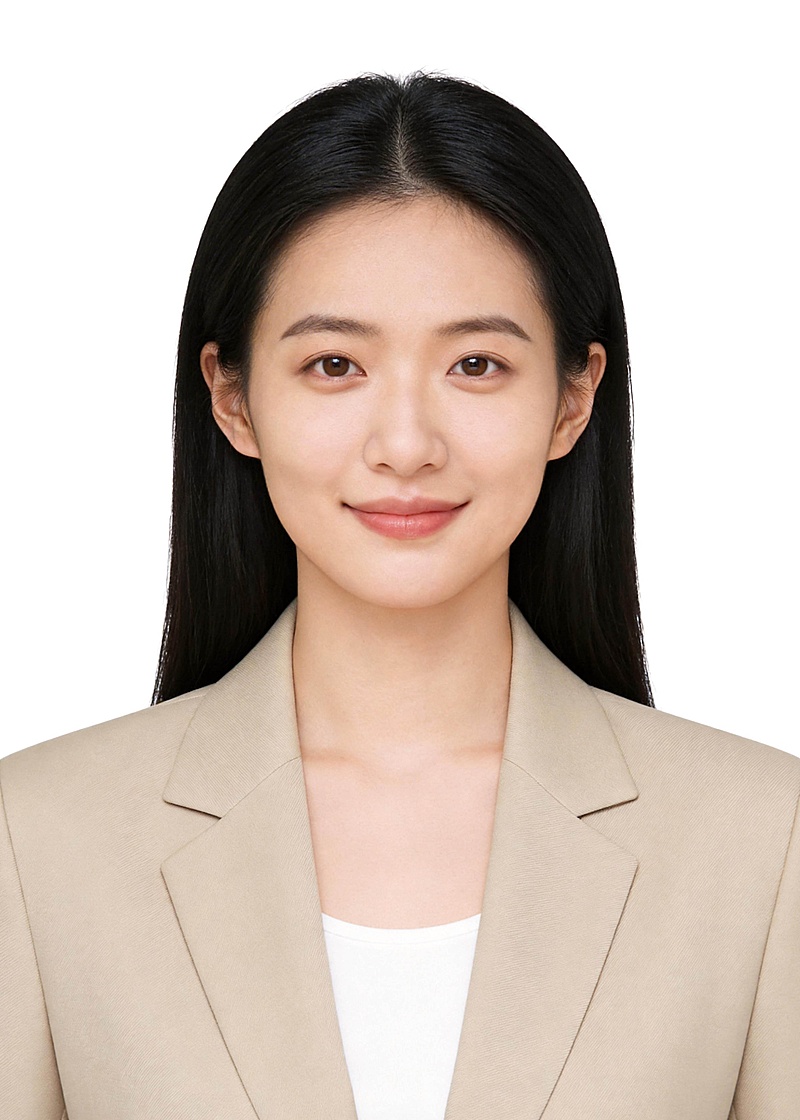 卡其色西装外套开朗女性职场证件照