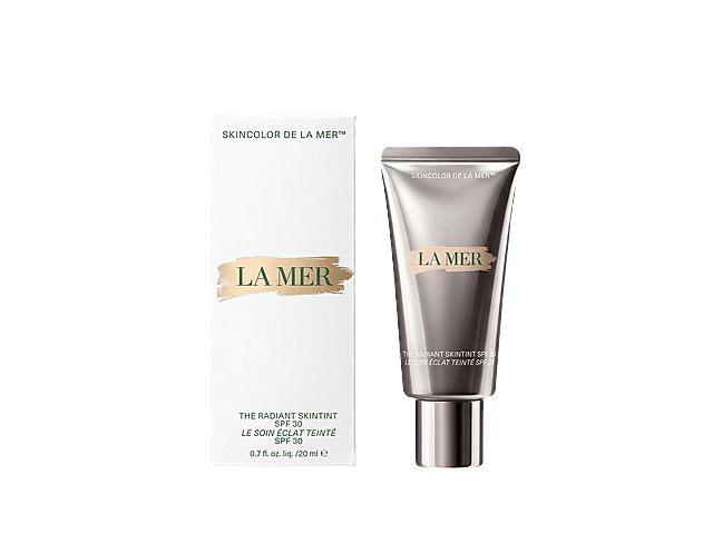 将产品进行商业级精修，去除瑕疵、划痕，光影立体感强烈，材质明暗关系强烈，提升整体质感和高级感，整体亮度提高。