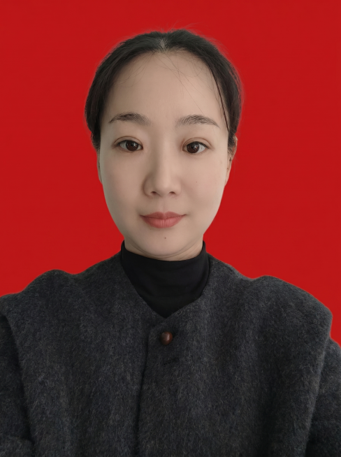 把照片背景改成红色证件照背景，人物头顶延伸一点背景，补充头顶的头发，其他地方保持不变预览效果