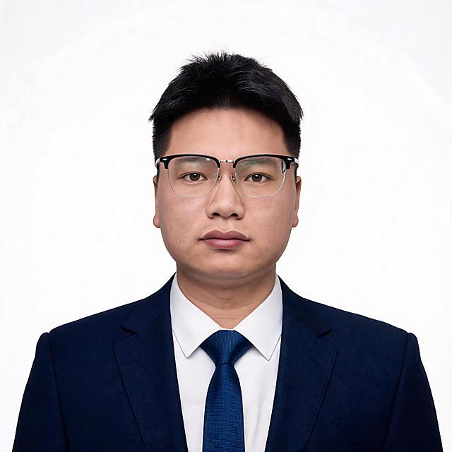 保留人物五官特征，换为标准商务证件照，藏青色西装外套，白色衬衫，深蓝色领带，纯白背景，正面胸像，专业布光，超写实高清