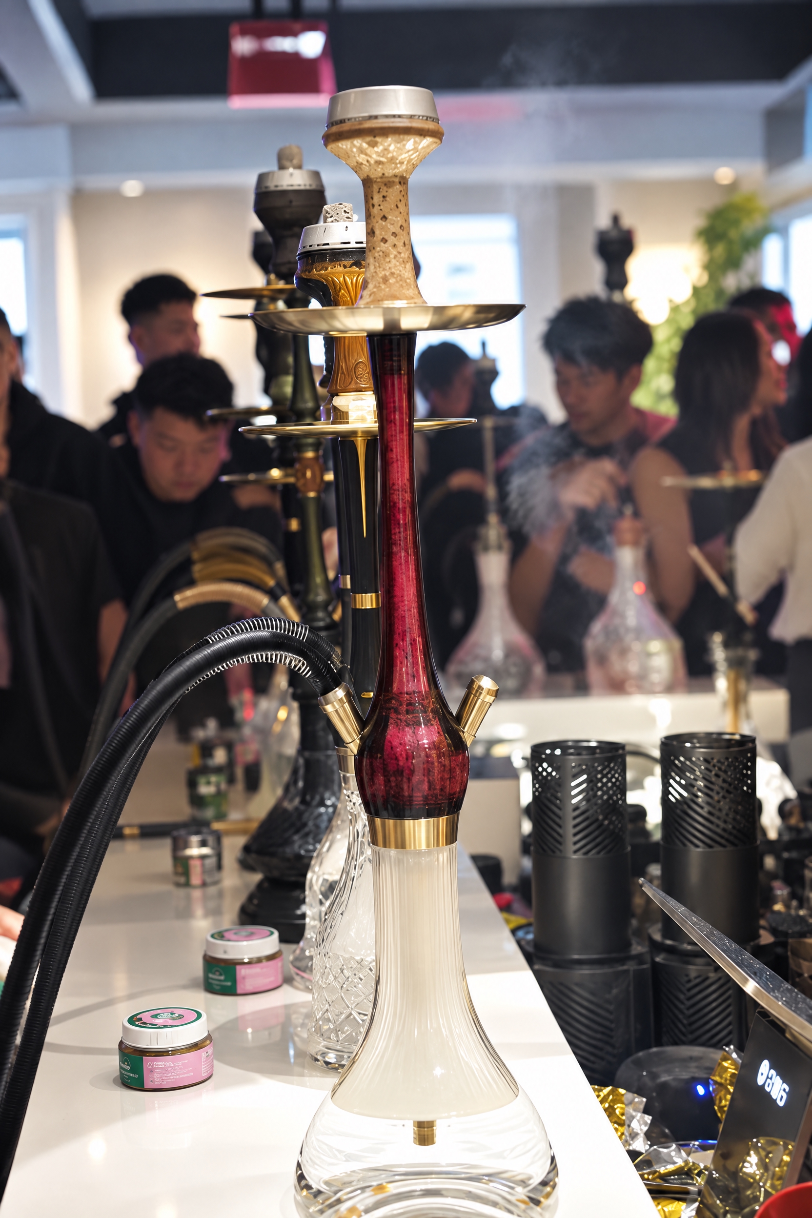 提升整体画质，去除噪点，增强精修质感，保留真实自然的写实质感，… - 图片创意预览