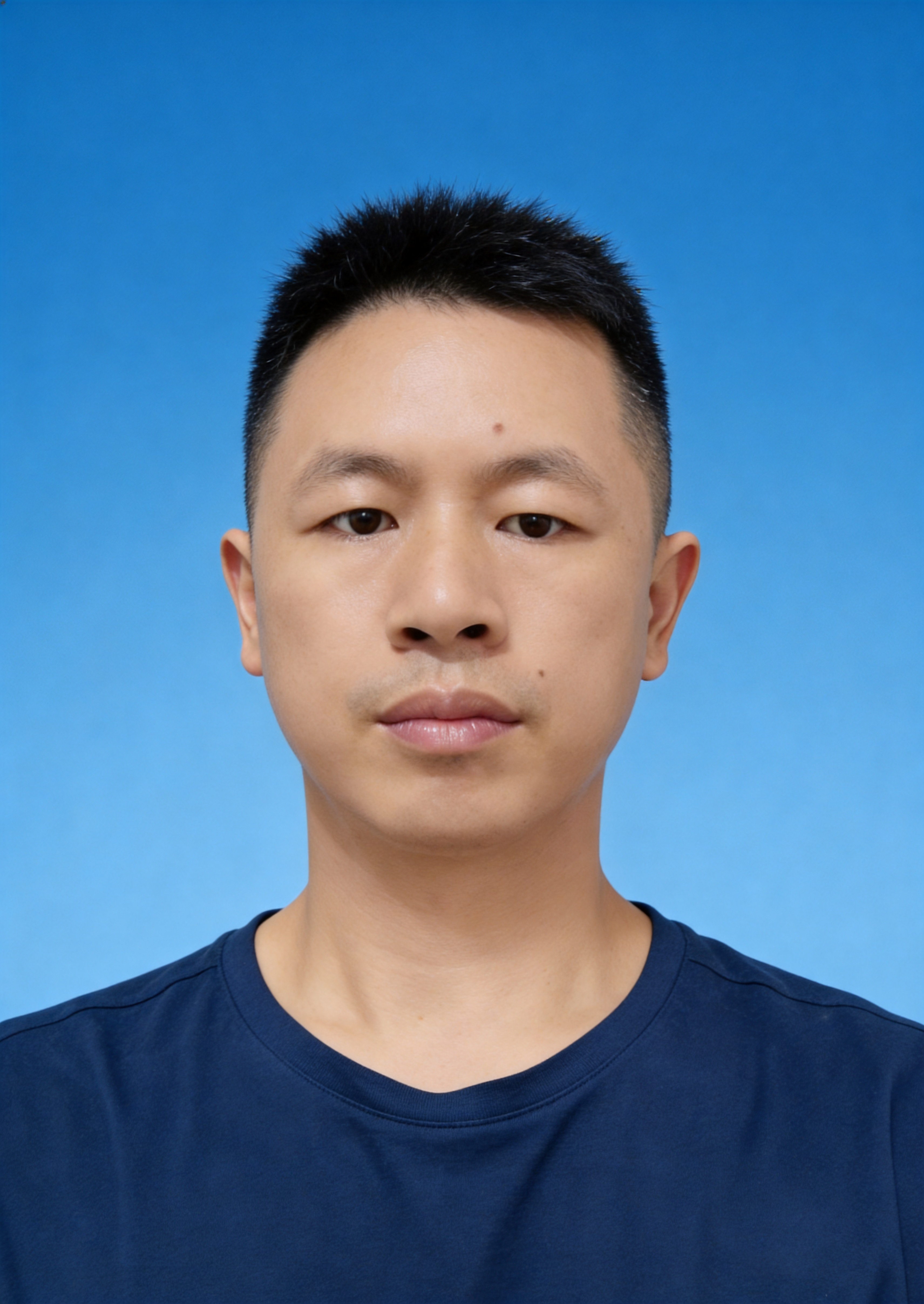 去除颈部的阴影，使颈部肤色均匀明亮，与面部肤色自然过渡，保持面… - 图片创意预览