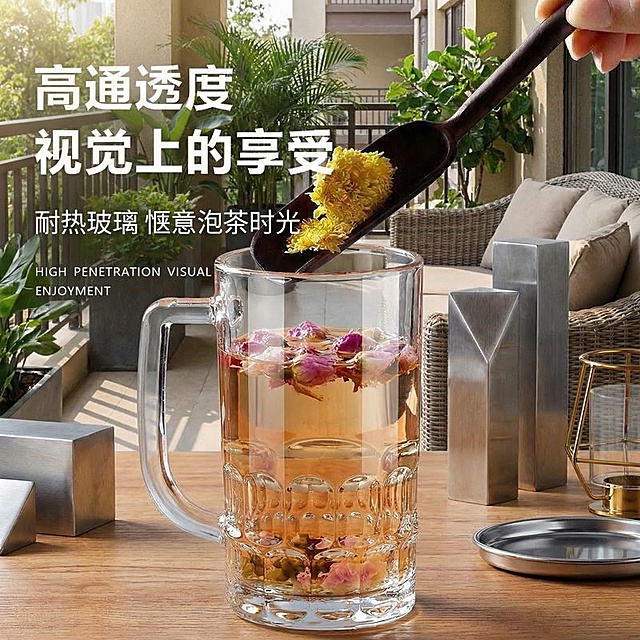 根据这张主图帮我生成一套电商主图吧，要求更改背景，风格相同，体现出来耐热能泡茶