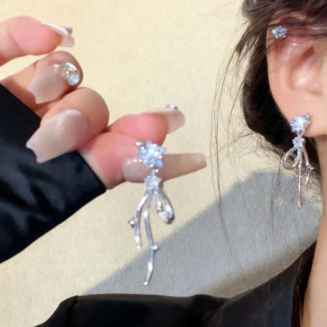 去除图片左下角的文字水印，提升图片清晰度，得到高清效果图，保留原图构图和所有内容，细节完整，画质清晰锐利，8k分辨率，光影自然预览效果