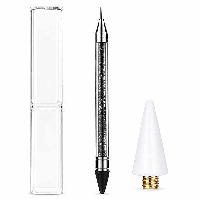[主图-1] Dual-Tip Rhinestone Picker Pen 5.7 in / 14.5 cm — Wax & Metal Dotting Tool with Storage Tube for Nail Art Crafts and Diamond Painting 首图。唯一任务：在纯白无缝背景上以平铺陈列方式完整清晰展示整套内容，一眼看清笔、收纳管与备用笔头；产品外观、结构、材质、颜色与比例必须与输入图完全一致。
[统一基调] 明亮通透的轻奢手工电商信息图；浅灰白到淡紫白的柔和渐变底、浅灰手作台面与浅木色小托为环境色；主标题深靖灰，辅助文案中灰，强调色玫瑰金粉；全套只用一种几何无衬线粗体字，标题最粗最大、辅助文案缩小五成以上且只变字号层级不换字体；组件统一为 12px 圆角白卡配 1px 浅灰描边与 2px 线性图标；光影统一左上方明亮柔光、产品下方自然接触阴影。
[画面] 纯白无缝背景，产品占画面 85% 以上且每一件轮廓完整不被裁切；透明笔身的点钻笔竖直居中略偏右，细金属针尖朝上、黑色锥形蜡头朝下，透明笔身内可见原有填充物与金属接口；笔的左侧平行摆放透明收纳管，管身长度略长于笔身；笔的右侧摆放白色锥形备用蜡头，露出金色螺纹底座；三件物品呈等距平铺陈列、互不遮挡；画面中不出现水钻、指甲、人物或任何道具。
[光影质感] 均匀明亮柔和的影棚主光，每件物品下方保留浅淡自然接触阴影；透明笔身与收纳管呈清透玻璃质感与细窄边缘高光，金属针尖与螺纹呈细腻冷调反光，禁止悬浮感与生硬剪影。
[配色] 纯白底，只保留透明笔身与收纳管、银色金属、黑色蜡头与白色备用头的原本配色，不添加背景色块。
[文字版式] 首图不加任何文字、图标、角标、水印或平台 Logo。
[输出要求] 比例 1:1（2048×2048），产品清晰锐利、材质真实；负向：产品变形、笔身弯折、针尖缺失或弯曲、配件缺失、颜色偏移、主体模糊、悬浮、多余道具、文字、水印、平台 Logo。