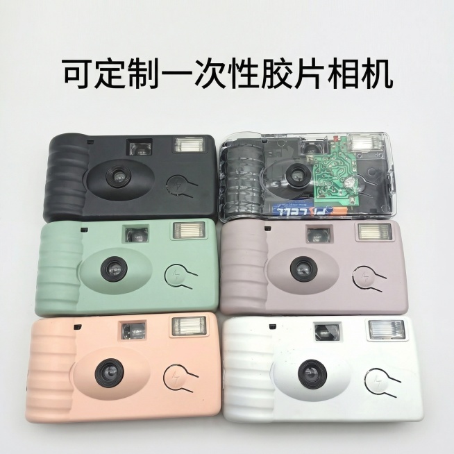 这款产品是一次性胶片相机，换个背景，添加【可定制一次性胶片相机】文字，把图片缩成正方形比例预览效果