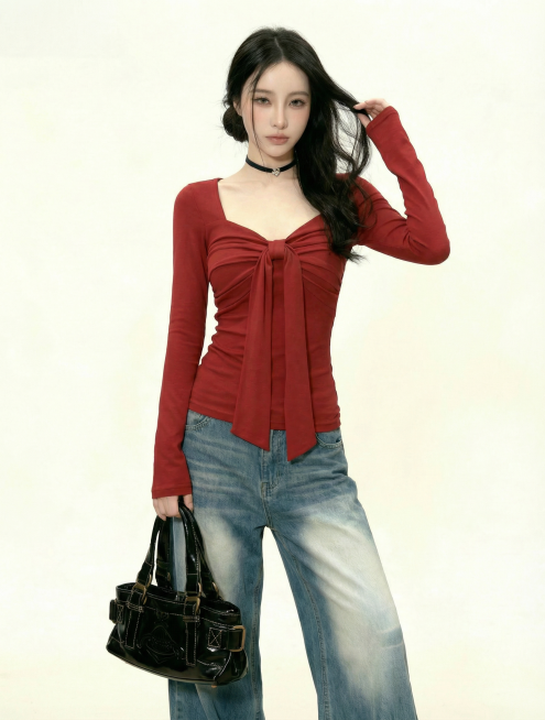 「图片1」生成5张不同姿势的图片，保持模特人物和衣着细节预览效果