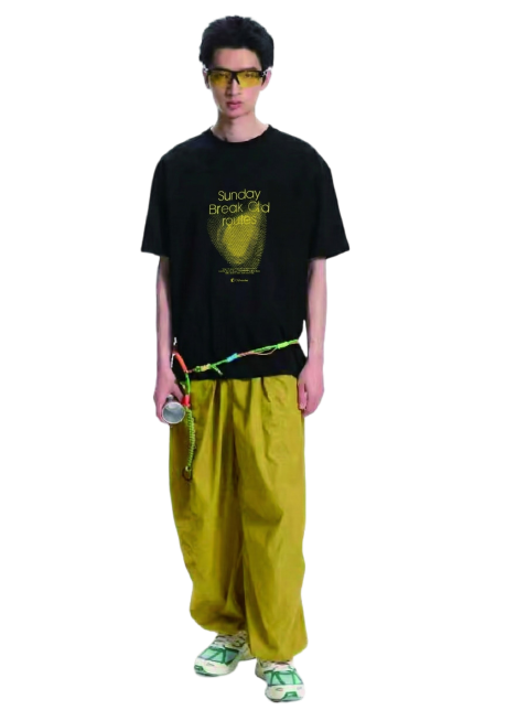 把上衣前中的印花在現基礎上縮小30%，其餘保持不變预览效果