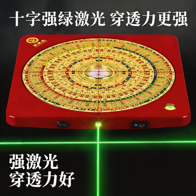 [主图主题] 强激光穿透力效果展示
[氛围/风格] 中式简约，突出激光效果
[画面元素] 红色激光罗盘放置在画面中心，正面展示十字绿色强激光穿透射出，激光效果清晰明亮，在深色背景下呈现绿色光路，突出强预览效果