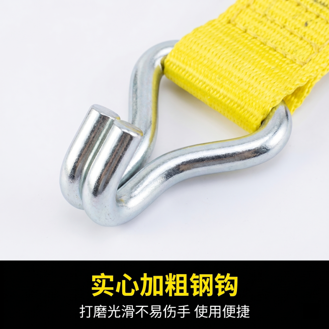[主图 3] 拉紧器挂钩细节展示图。[氛围风格] 硬核工业细节特写风。[画质] 商业摄影质感，微距细节清晰，产品真实细腻，画面干净高级。[元素] 放大展示实心加粗钢钩细节，钢钩挂钩勾住织带，保持电镀银预览效果