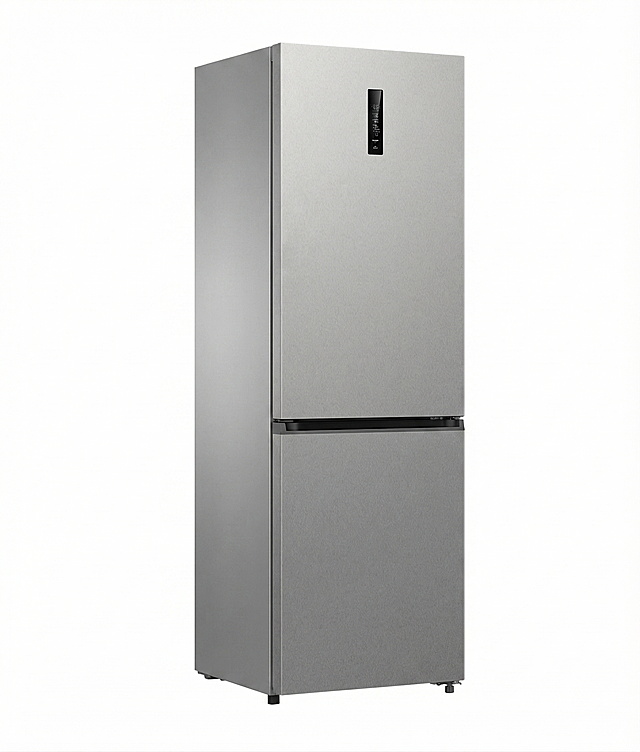 将这张正视视角的冰箱转换为45度侧式视角，补齐侧式视角中完整的冰箱箱体，保留原有银灰色金属质感，重点保留图片中冰箱把手的细节