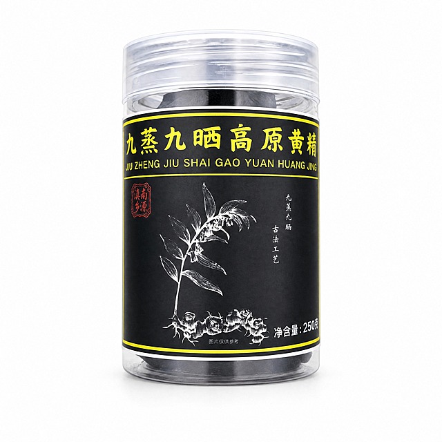 产品精修，产品置于纯白背景上，专业商业棚拍光，5500K标准中性白光，轮廓光，体积光，曝光正确，强烈真实立体感，提亮黑色/深色区域的结构层次，拉开明暗过渡，恢复部件边界、接缝、转折面和厚度关系，避免一片死黑但保持原图深色属性，净化杂乱倒影、脏反射、环境色污染和黑块反射，金属重建干净棚拍高光条带，透明材质保留真实折射与透明层次，接地处保留干净浅淡的自然接触阴影，严禁大片投影、脏灰阴影和悬浮感，主体居中，商品完整入画不裁切，商品外轮廓视觉体量约画面60%-80%，四边均匀留白约10%-20%，严禁满幅铺满与贴边顶满，极致超清画质，细节清晰锐利，4K分辨率，商业级实拍质感，保留原图真实材质与结构细节，明显提升商品表面洁净度，清理灰尘、污渍、指纹、油污、胶痕和霉点，让表面从脏旧发闷变为干净可售卖状态，修复划痕、磨损、掉漆、飞边毛刺和使用旧痕，翻新为干净商业新品感，基于原图材质恢复纹理、颗粒、折射、高光、柔韧折痕、透明边线或工艺细节，避免糊成塑料感，去除手部、手指与身体入镜，仅保留商品主体，智能修补遮挡区域，去除非售卖主体杂物、临时垫块、包装垫、支撑块、纸片或填充物，严禁误删商品结构，锁定原图商品颜色，颜色以输入图为唯一参考，分段部件颜色边界按原图锁定，还原真实物理色彩，消除灰暗感和偏色，锁定原图商品轮廓、件数、部件位置、连接关系、标签文字和可见功能细节，只做精修不重绘结构，瓶身、瓶盖、标签结构与原图一致，瓶身文字与Logo零改写，禁止改变瓶型、盖型或标签排版，锁定原图材质表现，保持原有质感、光泽、纹理和色相关系，透明瓶身：透明塑胶/亚克力/PC质感，折射边线清晰，透明层次自然，标签与瓶盖：哑光/半哑光塑料质感，柔和漫反射，低高光，正视图，严格保持原图透视，严禁扶正，严禁镜像翻转，比例1:1