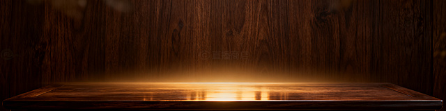生成一张横向无字底图，用于直播间底部字幕区贴片背景，深棕色木纹背景，底部带有非常柔和的金棕色渐变光晕，暖灯自然反射在木桌上，光感自然，没有明显白色横向亮线，没有强光束，不过曝，没有锐利光效，上方自然虚化过渡，边缘柔和，整体风格高级沉稳温暖，带有中式茶文化氛围，画面中不要任何文字、logo、水印、人物、产品，仅保留纯背景。