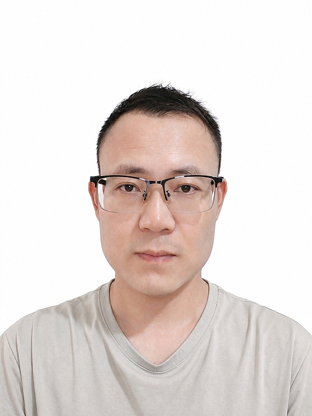去除图片右下角的"豆包AI生成"水印，保持图片其他内容完全不变，背景和人物细节完整保留，画质清晰