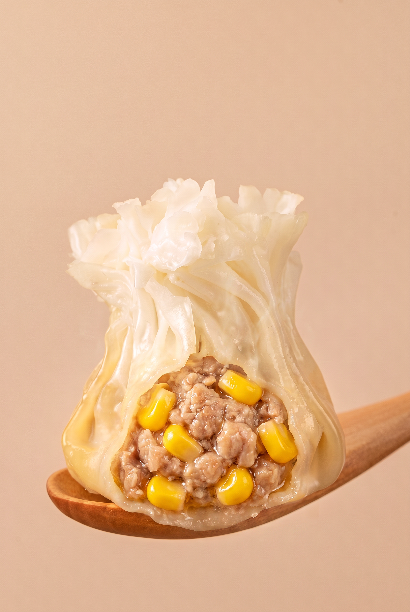将图中的烧卖馅改成 猪肉玉米馅 的，生成的菜品要真实，并有食欲 - 图片创意预览