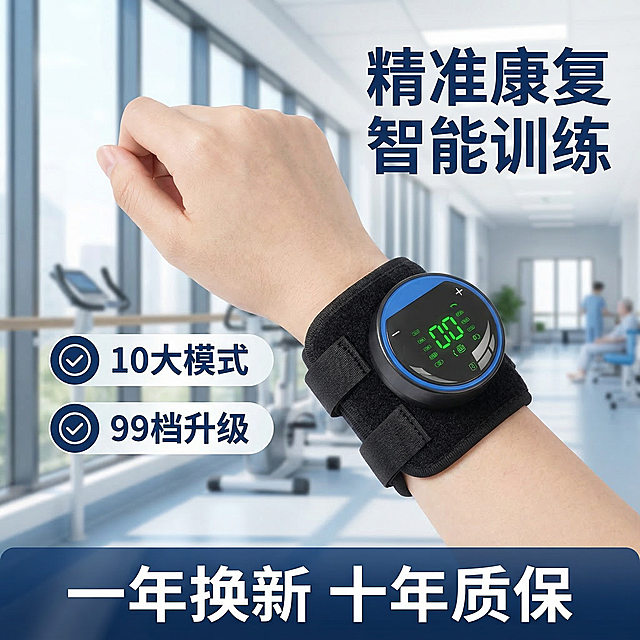 [垫图] https://gdesign-dam-hz.dancf.com/35843250060514477/7e53edaebc5549d597f48e22e269c1ab.png
[主图主题] 手脚康复训练仪细节展示主图
[氛围/风格] 专业医疗科技风，医院康复中心场景，明亮简洁
[画面元素] 产品和原图保持100%一致，更换肢体动作为手腕康复训练姿态，近景特写手腕佩戴产品；背景虚化的康复中心走廊，大落地窗自然光，光影突出产品显示屏和绑带细节，背景铺满全屏无边框
[配色色系] 主色调：科技蓝，辅助色：白色、浅灰
[视角构图] 近景特写，聚焦产品操作区域，清晰展示显示屏细节
[文字版式] 主标题"精准康复 智能训练"右上布局，卖点"10大模式 99档升级"竖向悬浮在产品左侧，每个卖点配蓝色圆形对勾图标；底部服务"一年换新 十年质保"深蓝色半透明框白色文字；全新框架模板设计，文字颜色采用白色配蓝色底，和前两张不同版式