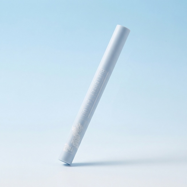 保持浅蓝色美妆管产品外观和细节完全不变，仅替换背景为干净清新的美妆展示场景，淡蓝色渐变背景搭配柔和自然光，整体风格清新干净，适合电商主图，突出产品质感，严格锁定宽高比为1:1预览效果