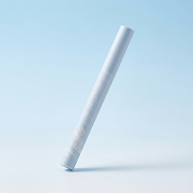 保持浅蓝色美妆管产品外观和细节完全不变，仅替换背景为干净清新的美妆展示场景，淡蓝色渐变背景搭配柔和自然光，整体风格清新干净，适合电商主图，突出产品质感，严格锁定宽高比为1:1