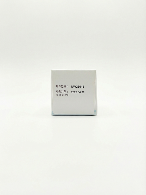 精修产品，放置在白色的背景上，减少瓶身的光影，整体提升质感，精修产品但不改变产品的外观以及标签信息「图片1」「图片2」「图片3」「图片4」「图片5」「图片6」预览效果