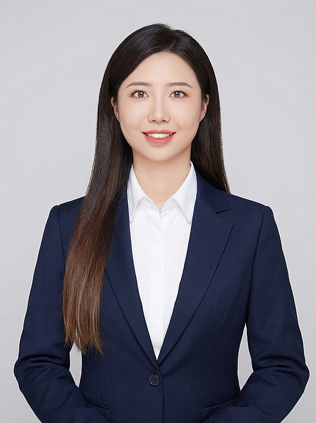 根据人物的面部特征生成职业照