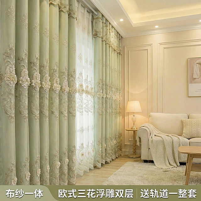 不改变窗帘的面料材质，切换不同的家装场景（风格不要太夸张，要有温馨的氛围感，可以偏奶油风或欧式风），改变角度，保留文字，一次多生成几张