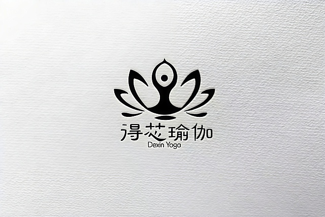 标志做成黑色 白底得到