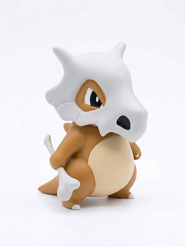 首图：主体是可拉可拉可爱手办摆件，外观保持与参考图100%一致。背景为纯白色，主体居中占据画面85%以上区域。无任何文字、Logo、边框或营销元素，符合亚马逊跨境电商主图规范。风格简约干净，专业产品摄影，光影均匀清晰，呈现手办精致质感。