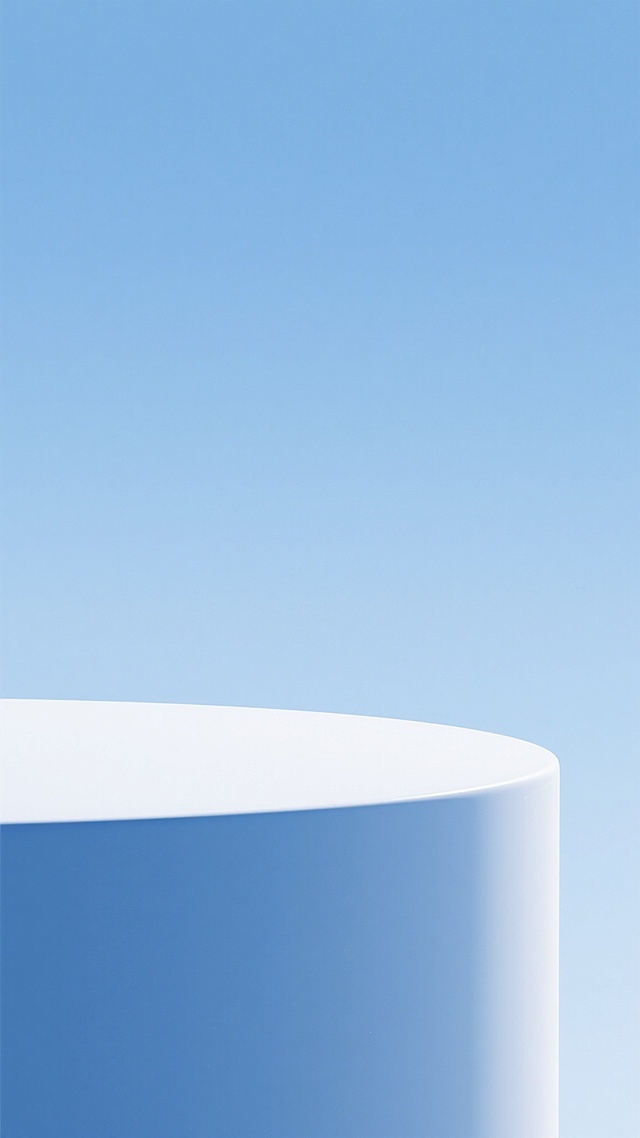 一张极简风格的背景图，画面以浅蓝色为主色调，从底部较深的天蓝色平滑过渡到顶部明亮的浅蓝白色，营造出宁静、通透的氛围。底部有一个柔和的半圆形曲面结构，表面光滑如丝，呈现出细腻的光影渐变效果，左侧受光区域明亮，右侧形成一道自然的阴影曲线，整体画面简洁干净，留白充足，具有现代简约的设计感，没有任何文字、LOGO、二维码或多余元素。