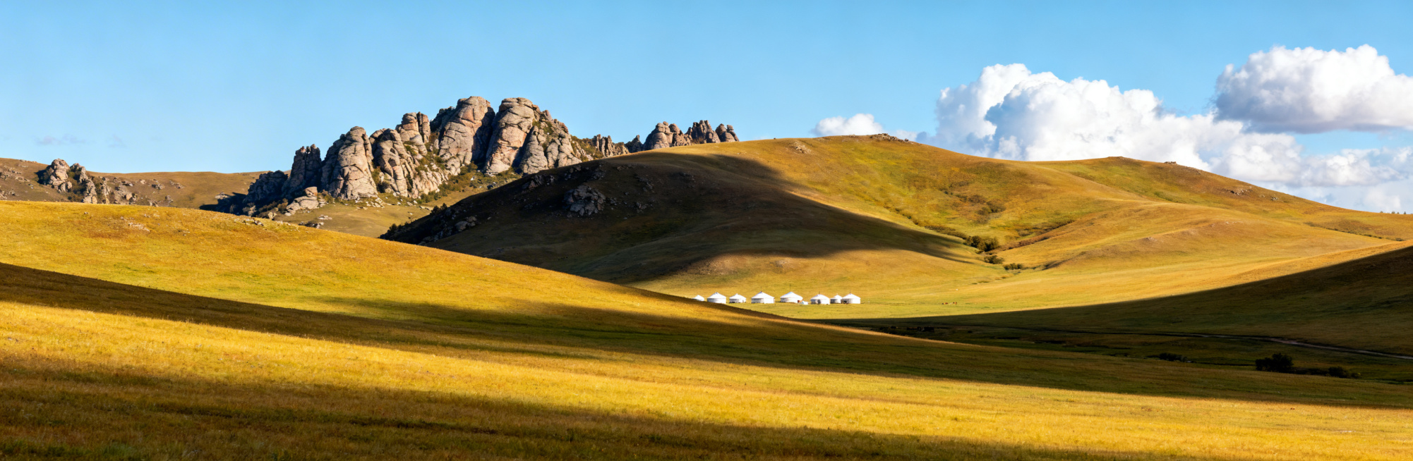 内蒙古霍林郭勒怪山旅游度假区山地草原自然风光，地标风景摄影，写实清晰照片预览效果