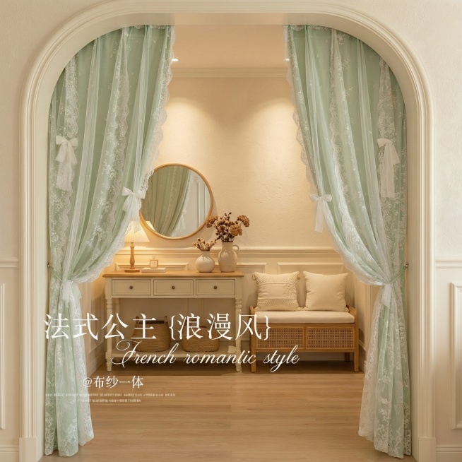 保留绿色蕾丝双层门帘和所有文字，更换为奶油风玄关场景，调整拍摄角度预览效果