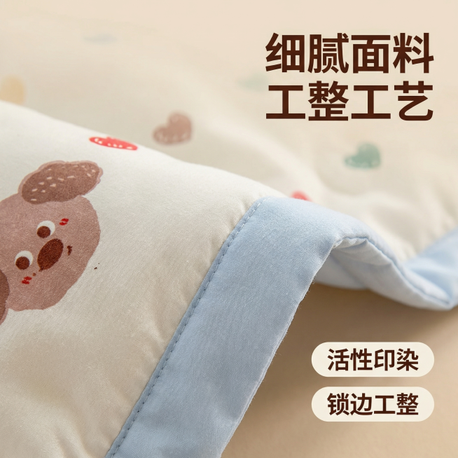 [主图 3] 夏凉被面料材质细节展示
[氛围/风格] 清新温馨家居风，和主图1光影风格完全统一。
[画面元素] 商业摄影质感、光线柔和通透、产品清晰真实、画面干净高级。全屏放大展示夏凉被面料纹理，保留预览效果