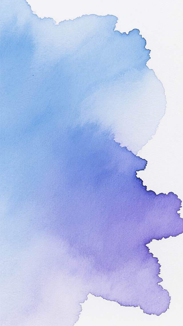 水彩风格抽象背景，以柔和的蓝色与紫色渐变为主色调，保留原始图像中自然晕染的水彩纹理、不规则的边缘形态和深浅不一的色彩层次，呈现出轻盈通透的视觉效果，色彩过渡自然，具有流动感和随机性的笔触特征，整体画面简洁而富有艺术张力。