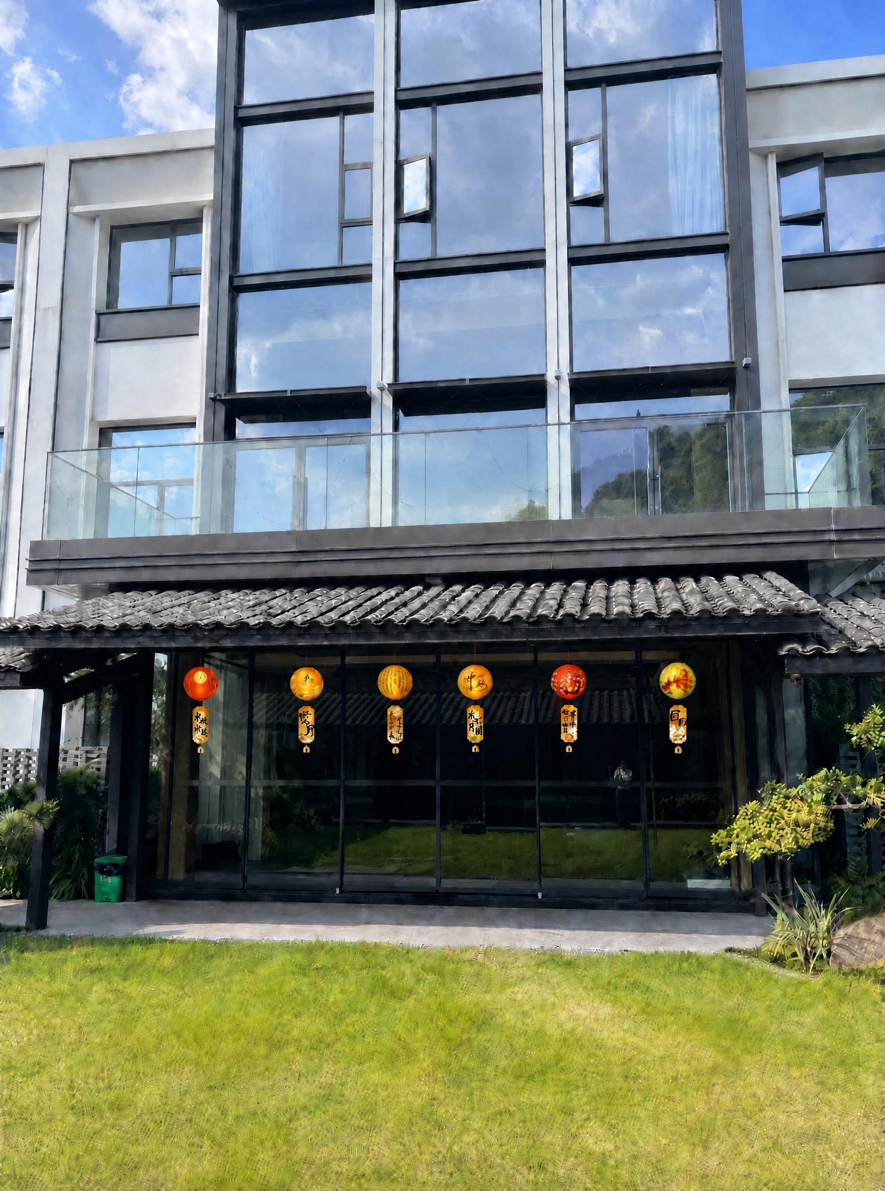 将每个灯笼上方悬挂的红绳稍微缩短一点，灯笼整体向上提升一小段距… - 图片创意预览