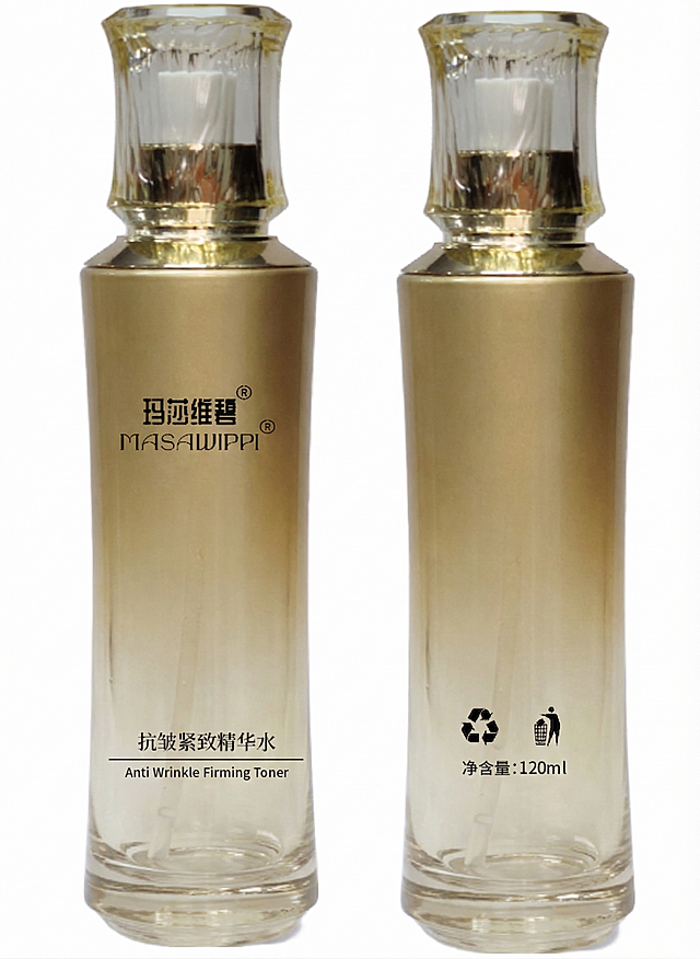 将两瓶抗皱紧致精华水瓶身颜色改成从上到下的淡金色渐变，保留瓶盖金色、瓶身所有文字和设计元素不变，背景保持纯白色