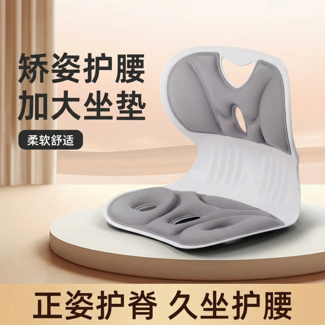 把这张照片做成正方形比例，其余的百分之百不变，画面铺满不要留白，黄色包框去掉，文字不能去掉预览效果