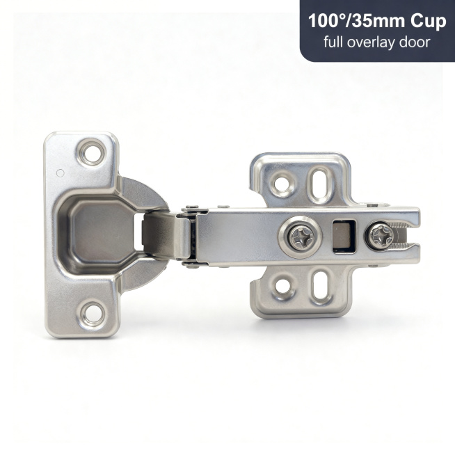 保留原文案 "100°/35mm Cup
full overlay door" 和布局，将产品调整为不锈钢原色银色，使用浅灰色干净背景，专业商业棚拍柔和均匀光线，中性偏冷色调，曝光适度不过曝，提升金属预览效果