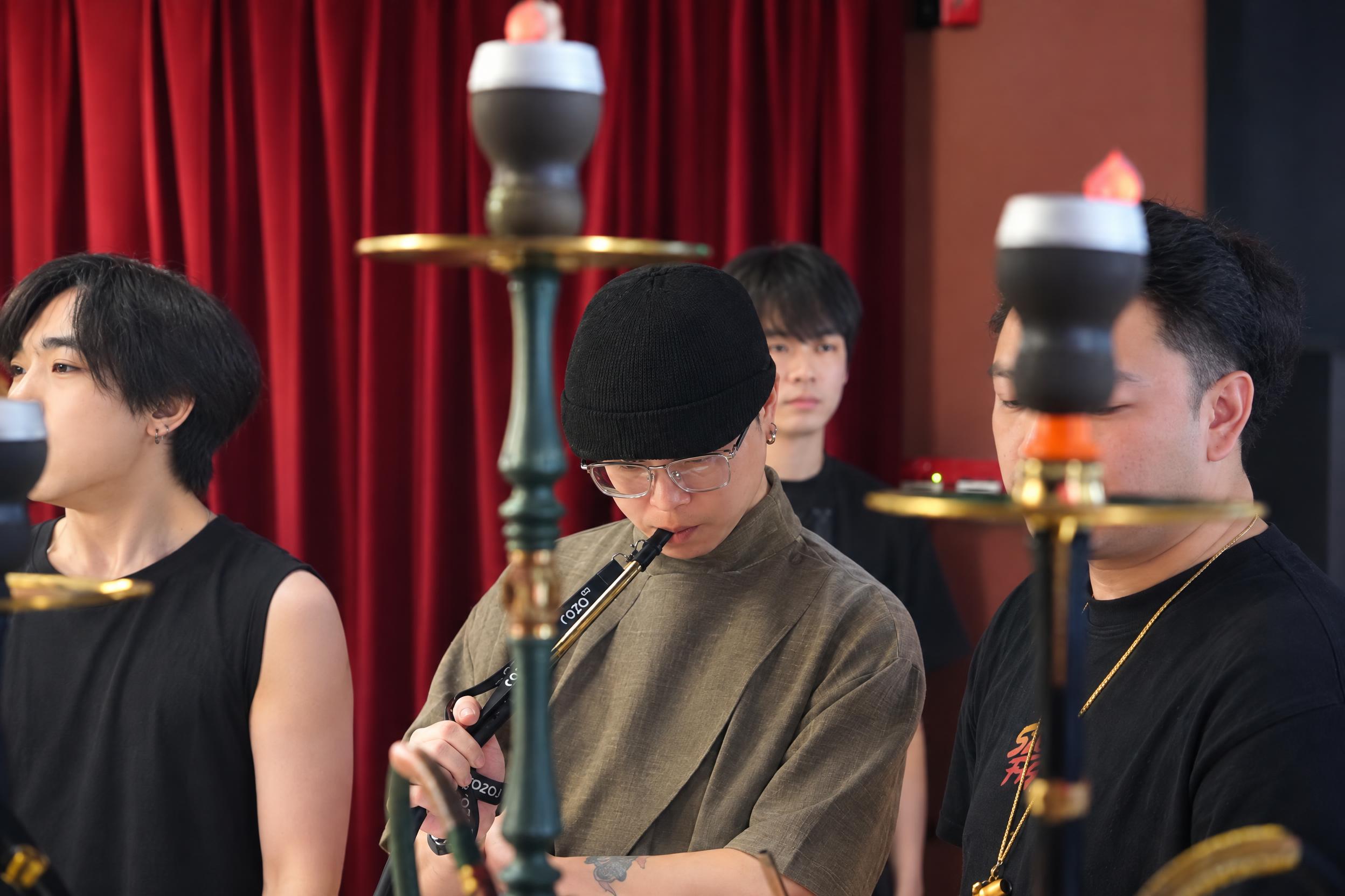 提升整体画质，去除噪点，增强精修质感，保留真实自然的写实质感，… - 图片创意预览
