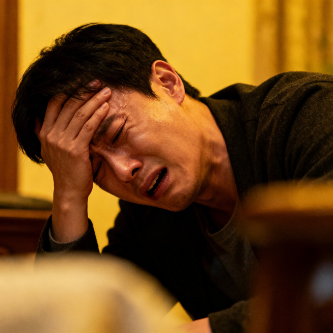 鼻塞，喉咙痛，咳嗽，哮喘 ，头晕，头疼，关节痛，恶心，呕吐，腹泻，皮疹，每一个生成一张800*800的图，实景人物图预览效果